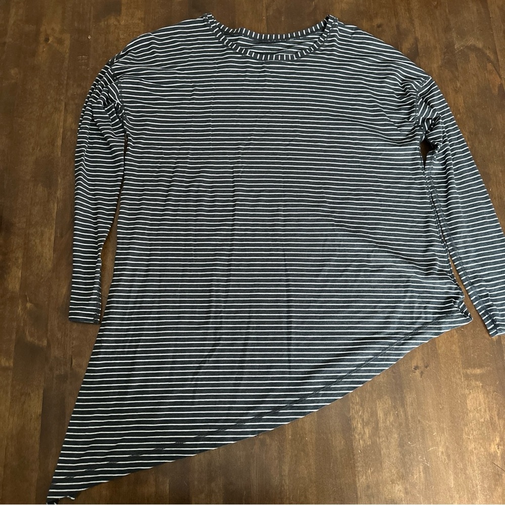 Lululemon To the Point Long Sleeve Black & White Stripe Top Tied Hem Sporty